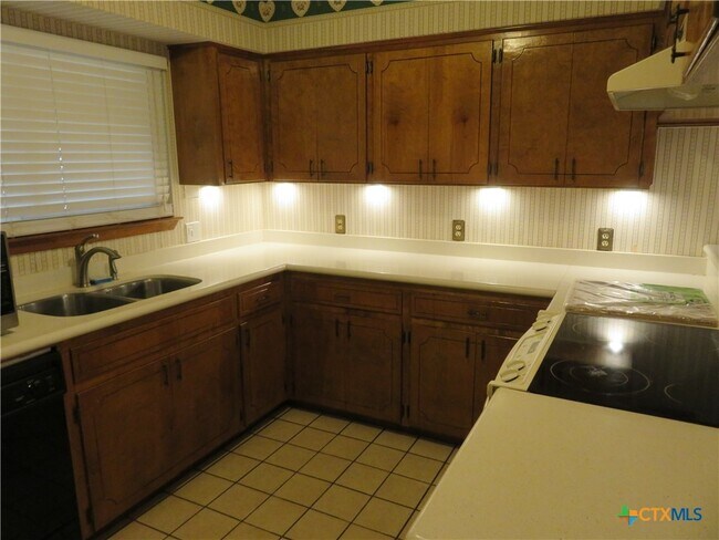 Building Photo - 139 Lone Oak St