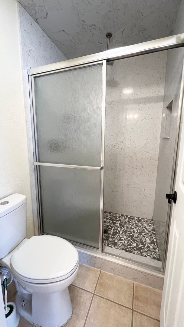 Building Photo - 5 Bedroom/4 Bathroom Home in West Valley City