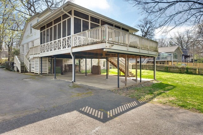 Building Photo - Beautiful 4BD/3.5BA home in the heart of Green Hills.