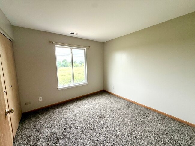 Building Photo - 388 Richmond Dr