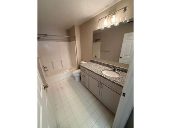 Building Photo - 2 bed 2 bath condo at CYPRESS FARIWAY
