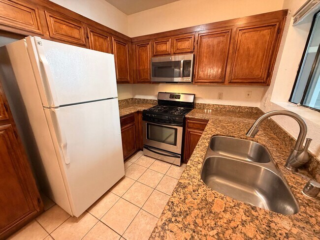 Building Photo - LARGE SECOND FLOOR CONDO UNIT IN FREMONT!