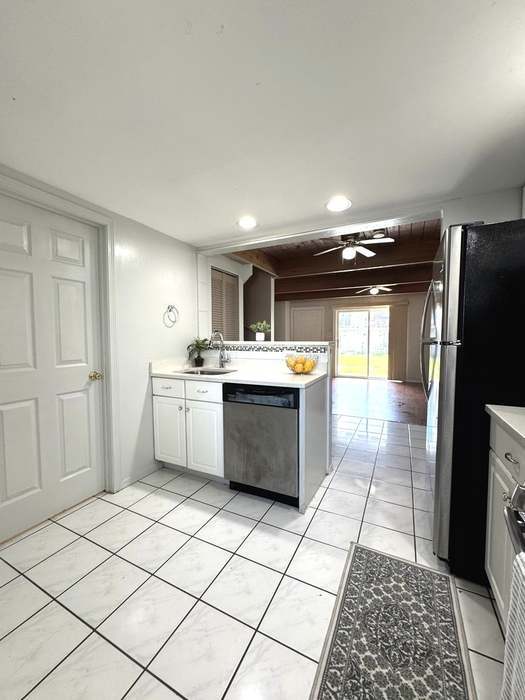 Building Photo - 347 Meadow Green Ln