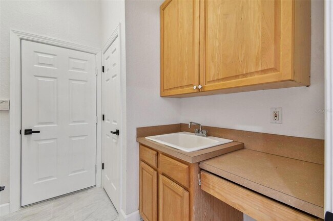 Building Photo - 13792 Long Lake Ln