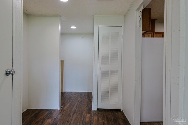 Building Photo - 6850 Bratt Rd