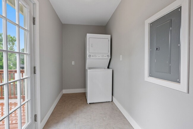 Building Photo - 1012 Cahal Ave