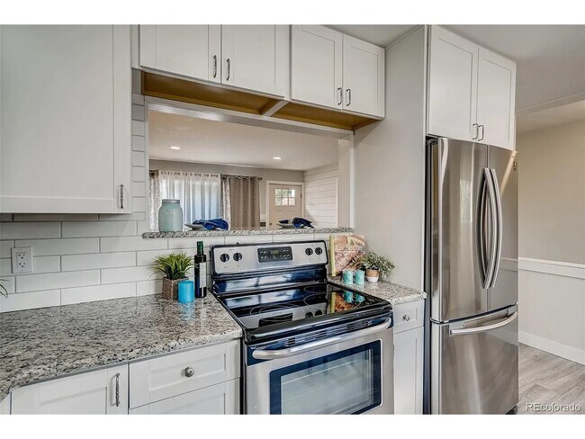 Building Photo - 8521 Crescent Dr