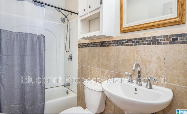 Building Photo - 1726 1st Pl S