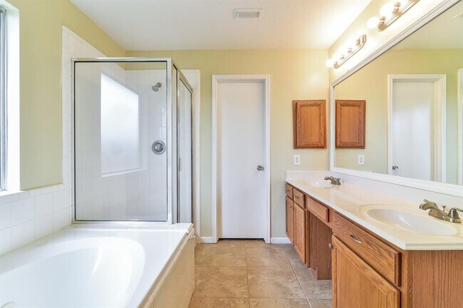 Building Photo - 22530 Heather Way Ct