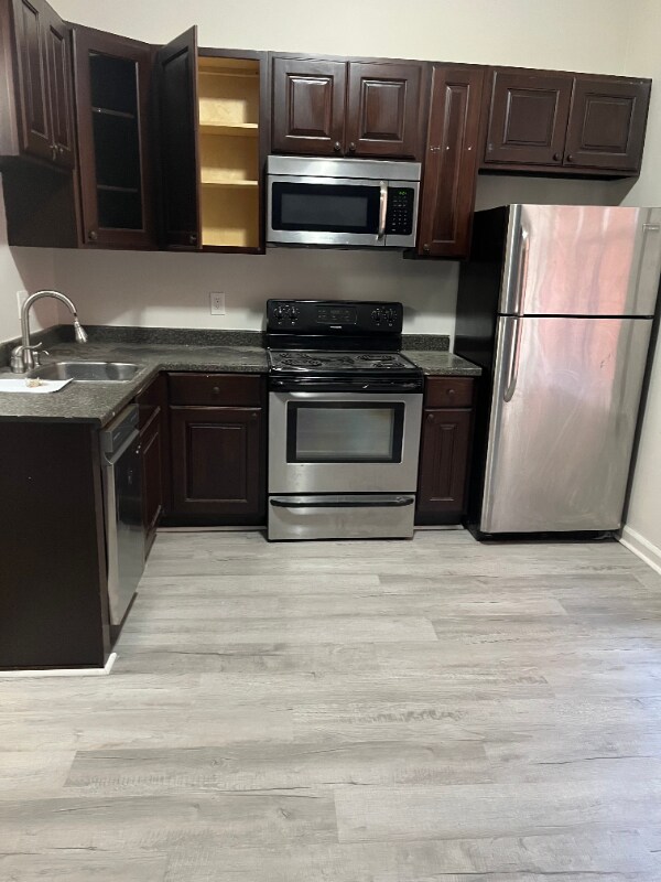 Building Photo - 402 N Delaware St