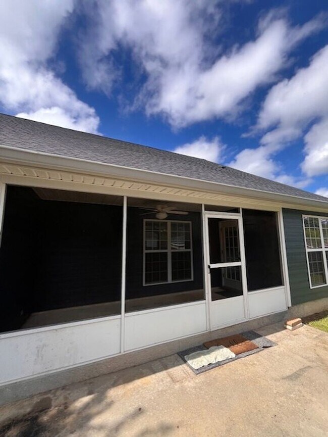 Building Photo - 4077 Huntley Dr