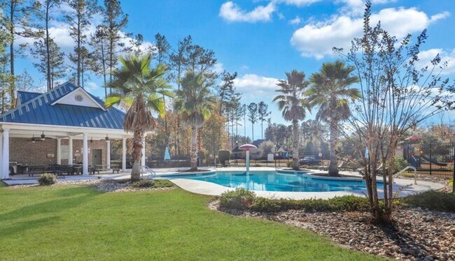 Building Photo - Perfect blend of luxury and comfort