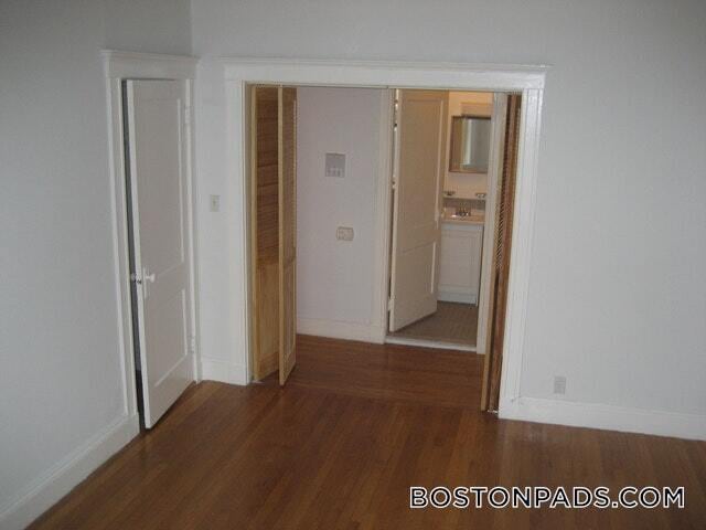 Building Photo - 137 Park Dr