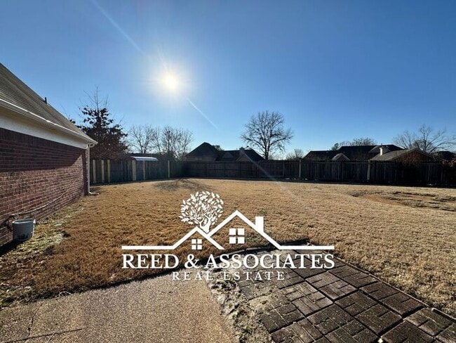 Building Photo - 3 Bedroom + Bonus in Collierville!