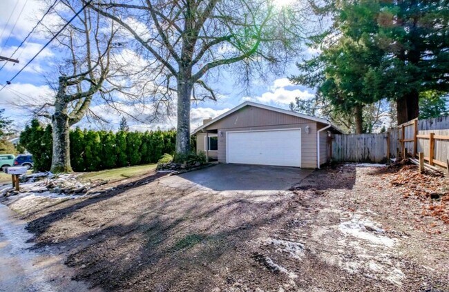 Building Photo - 1420 Cunningham Ln S