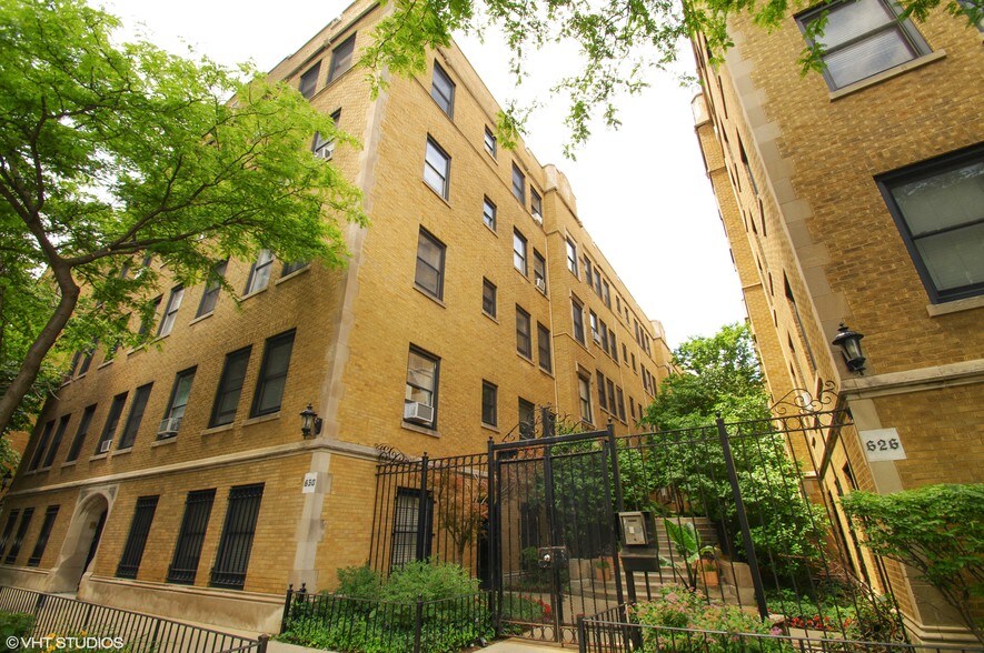 Building Photo - 630 W Waveland Ave