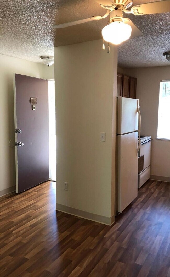 Building Photo - St. Johns 1 bedroom 1 bath in park-like setting.