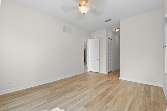 Building Photo - 411 NW Sheffield Cir