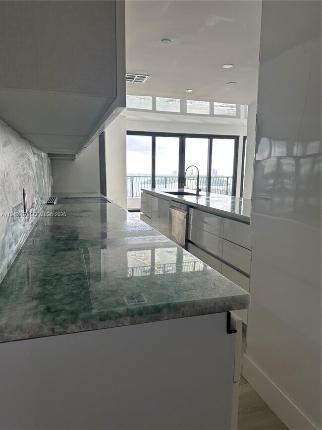 Building Photo - 555 NE 15th St