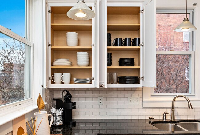 Building Photo - 526 Troost Ave