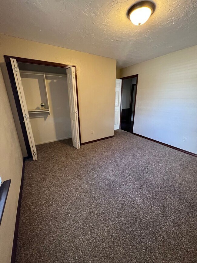 Building Photo - Great 3 bed/2 bath Home in Moore!  Availab...