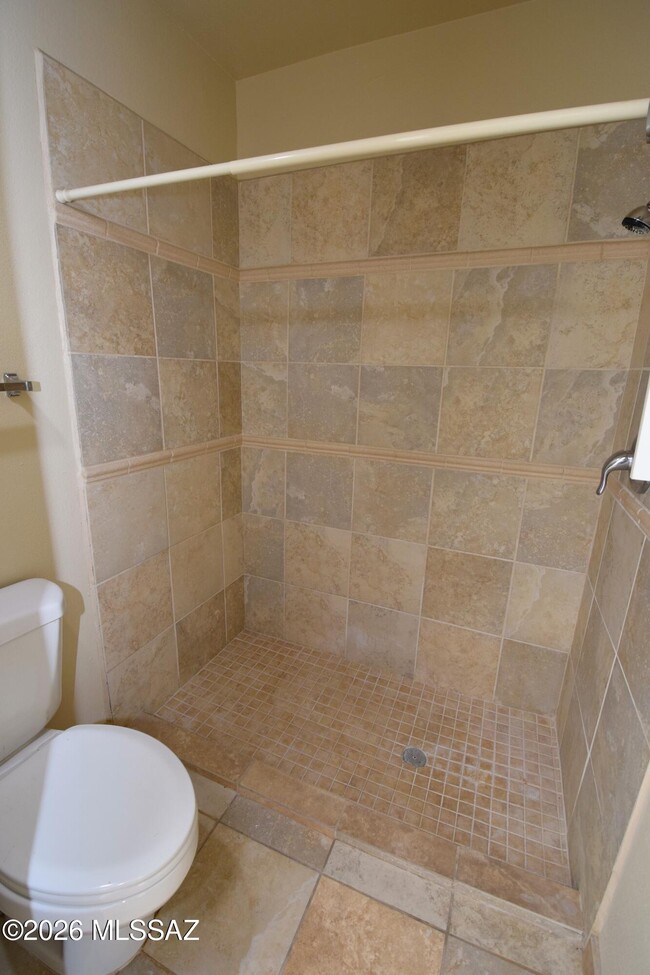 Building Photo - 814 N Crescent Ln