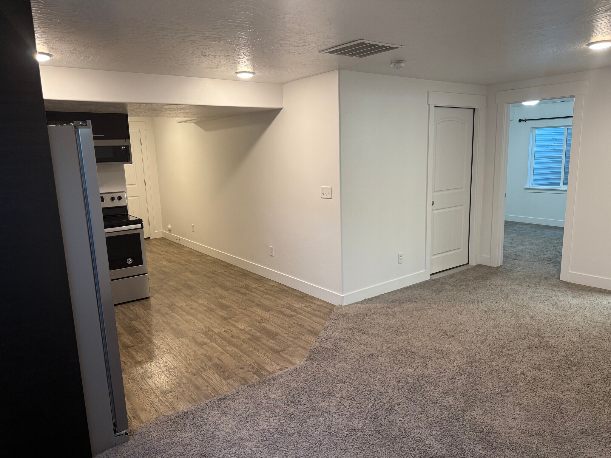 Building Photo - 4963 E Silver Ridge Rd