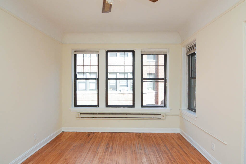 Building Photo - 4416 N Wolcott Ave