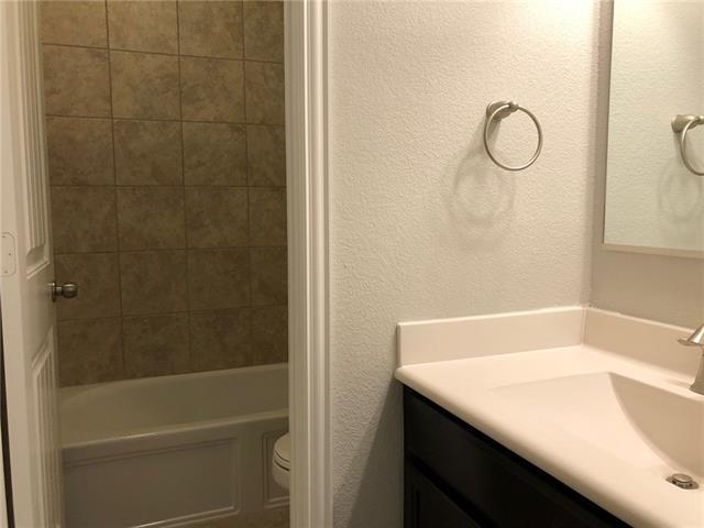 Building Photo - 15909 Holly Crk