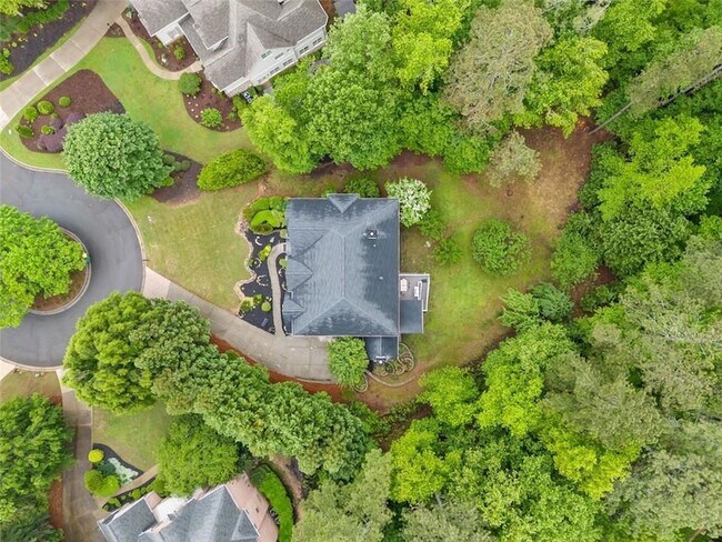 Building Photo - 882 Hallbrook Ln