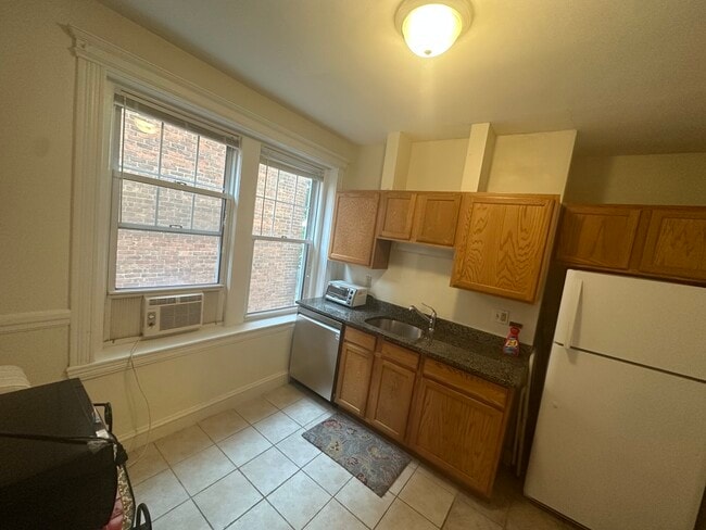 Building Photo - 330 Harvard St