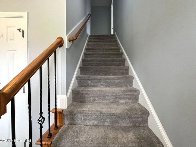 Building Photo - 1508 Thoroughbred Trail