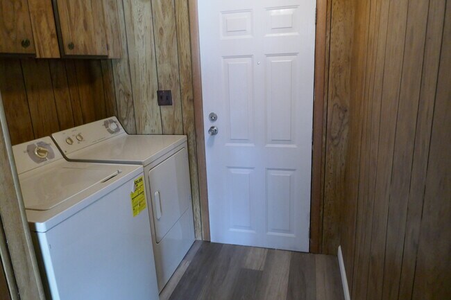 Building Photo - 1409 Mill Pond