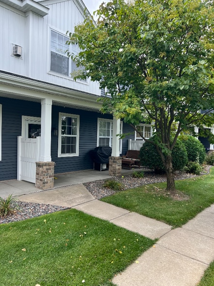 Building Photo - 6841 Narcissus Ln N