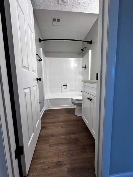 Guest bathroom. - 122 Turnwood Ln