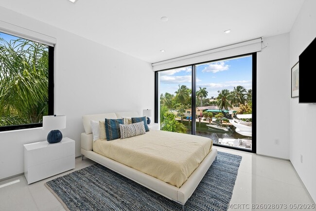 Building Photo - 401 Lido Dr