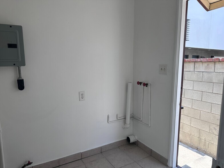 Building Photo - 14520 Killion St