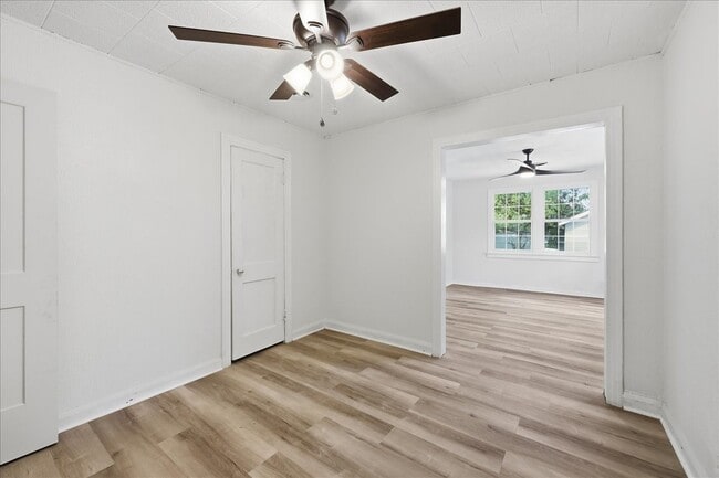 Building Photo - 519 S 13th St