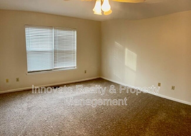 Building Photo - 584 Mount Vernon Cir