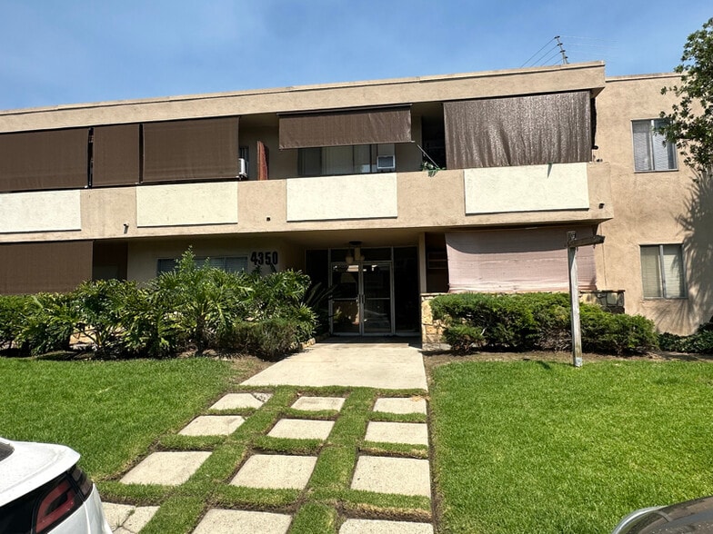 Building Photo - 4350 Troost Ave