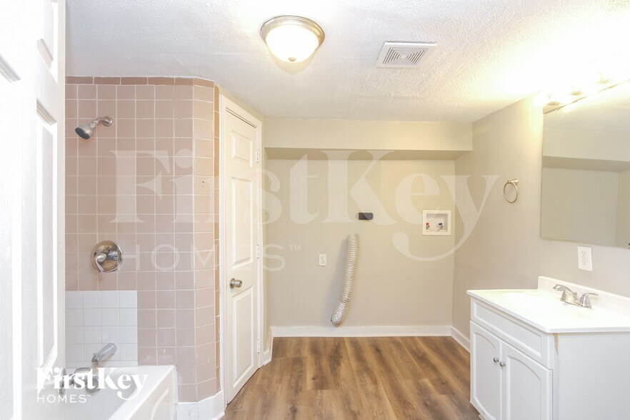 Building Photo - 3135 Foltz St