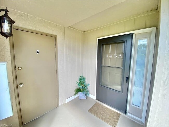 Building Photo - 145 Cypress Way E