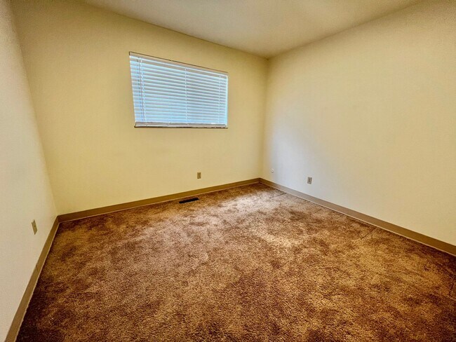 Building Photo - 3 bed, 1 bath Duplex in West Fort Collins