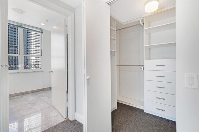 Building Photo - 701 Brickell Key Blvd