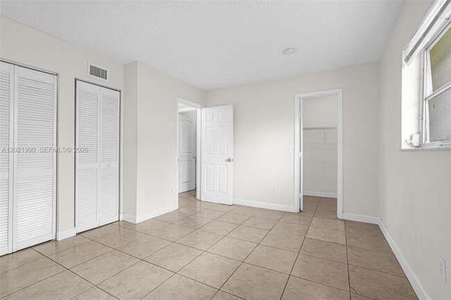 Building Photo - 400 NW 65th Ave