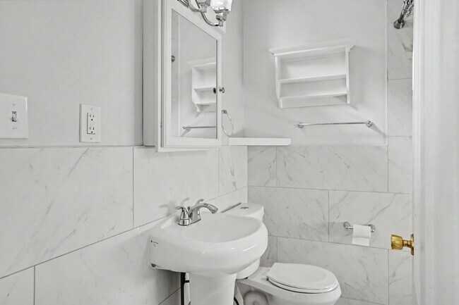 Building Photo - 2 Bedroom Charmer with Sundeck, Wood Floors, and High Ceilings