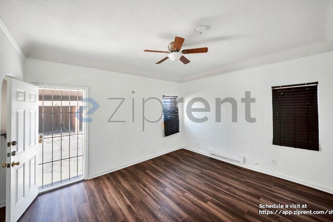 Building Photo - 2818 S Bronson Ave