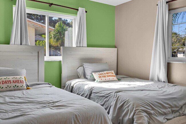 Building Photo - 897 Imperial Dr