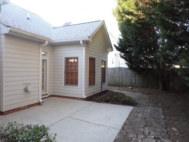 Building Photo - 102 Selsey Dr
