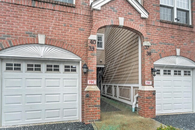 Building Photo - 40 Lydia Dr